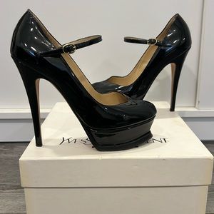 YVES SAINT LAURENT Patent Leather Pumps